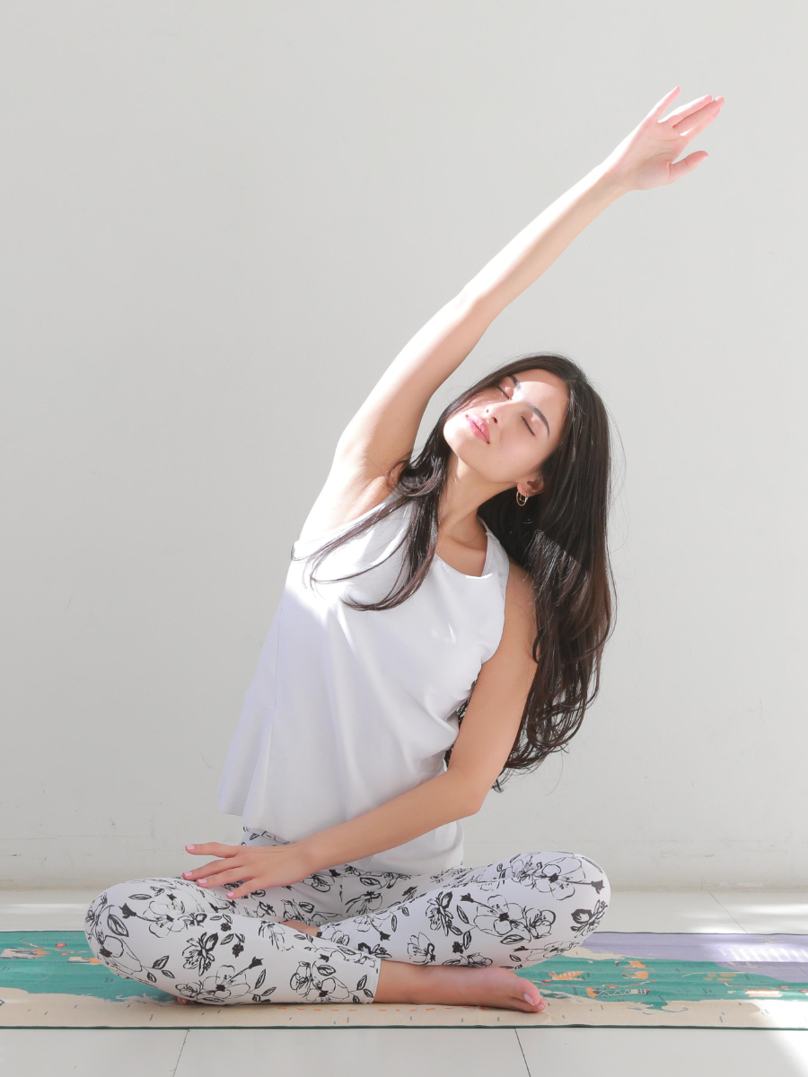 モノクロ線画フラワープレーンレギュラーレギンス(253055)｜ヨガ