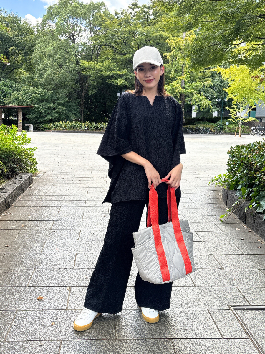 ベージュ　ジャガード風セットアップとコーディネート