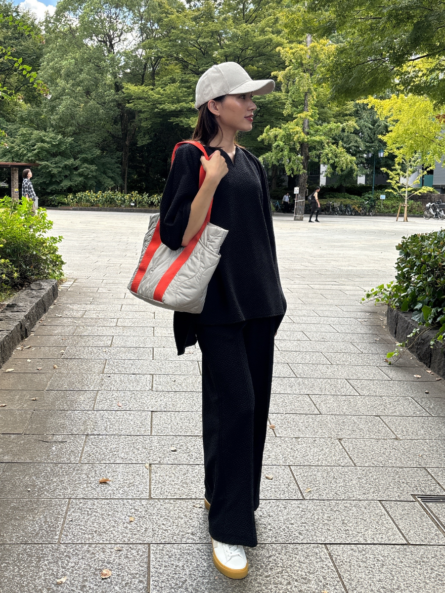 ベージュ　ジャガード風セットアップとコーディネート