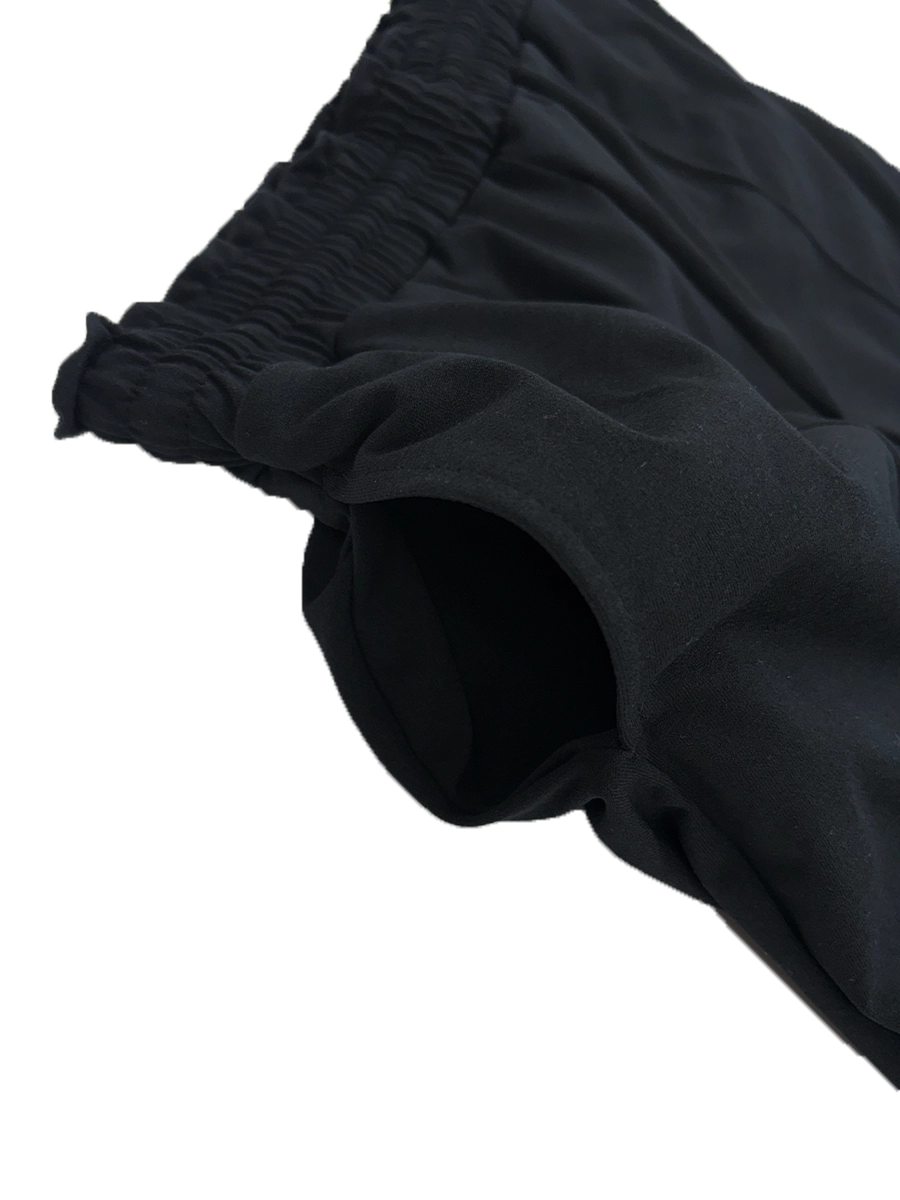 両サイドにはポケット付き