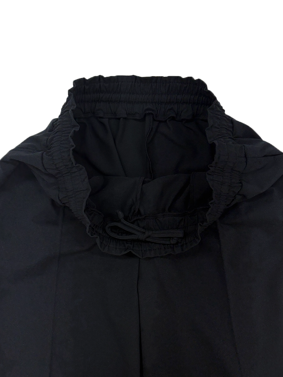 内側の紐でサイズ調整可能