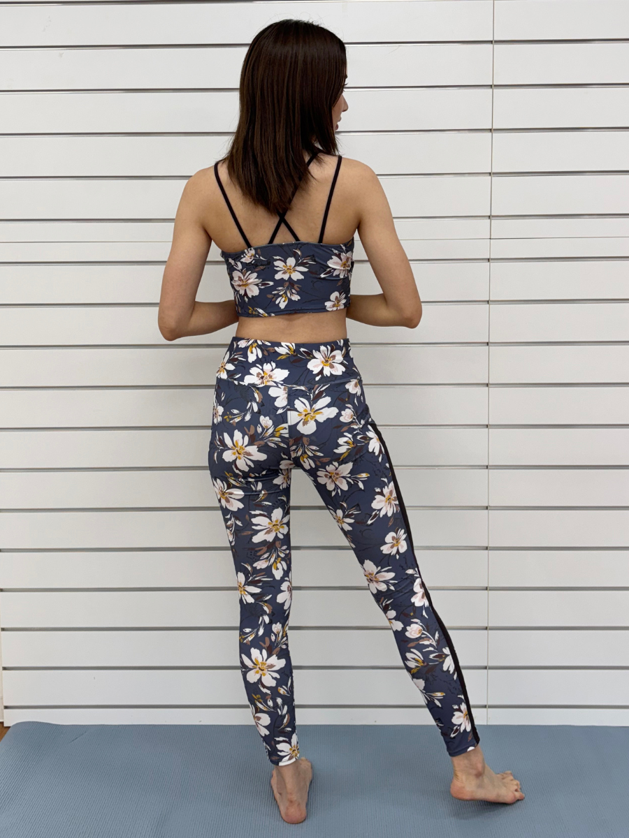 同じシリーズのショルダーブラとコーディネート